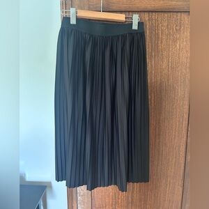 Elegant Black Pleated Skirt